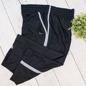 NIKE DRI-FIT Size L Crop Athletic Pants